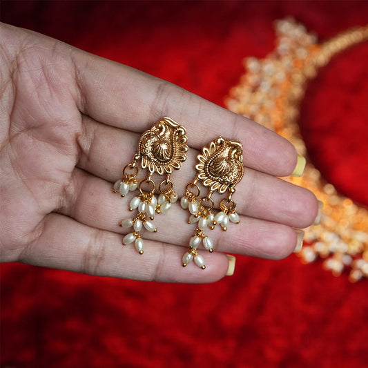 Antique gold necklace with Rice pearl hanging