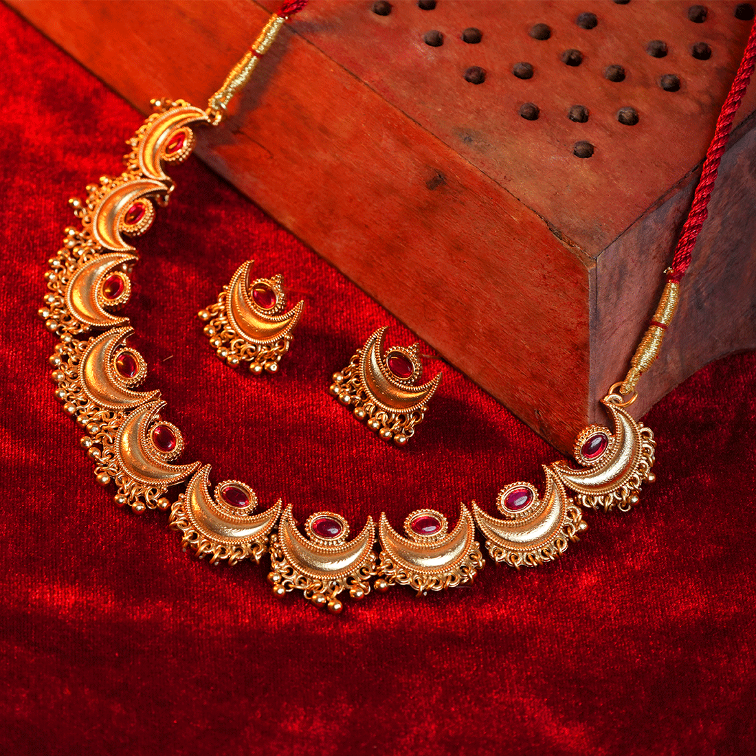 Ardhchand Rubi Necklace