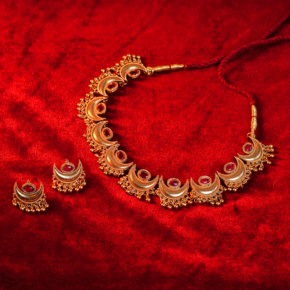 Ardhchand Rubi Necklace