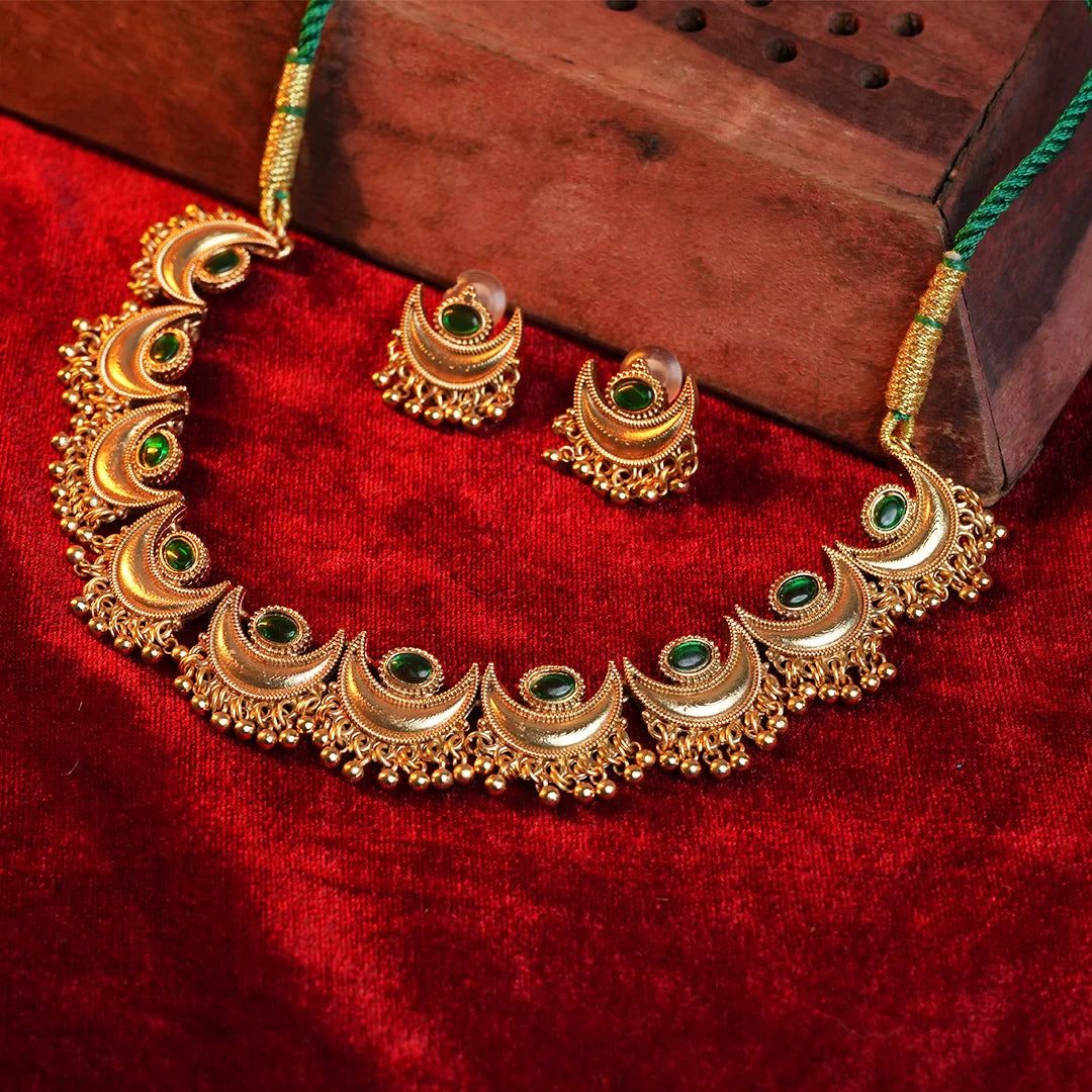 Antique Ardhchand Necklace with Emerald green stone
