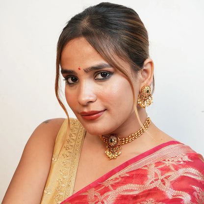 Elegant Pearl and Kemp Stone Necklace with Earrings