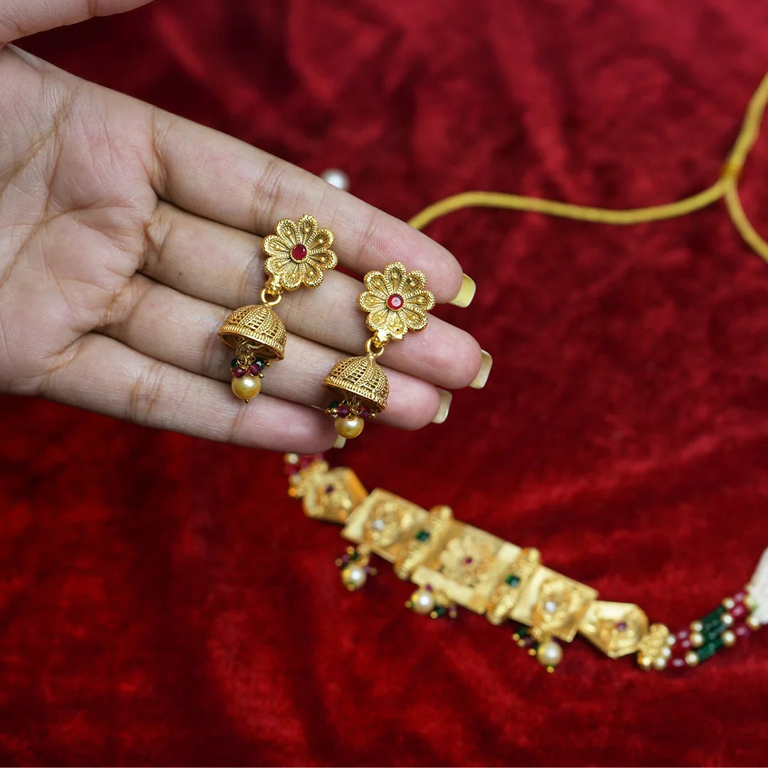 Flower choker with pearl piroy